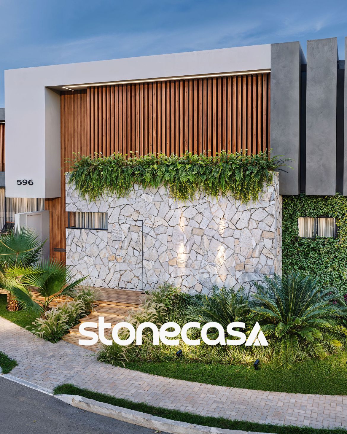 Pedra Moledo com Face Serrada Natural – Stone Casa pedra moledo natural com face serrada aplicada em fachada e muro externo